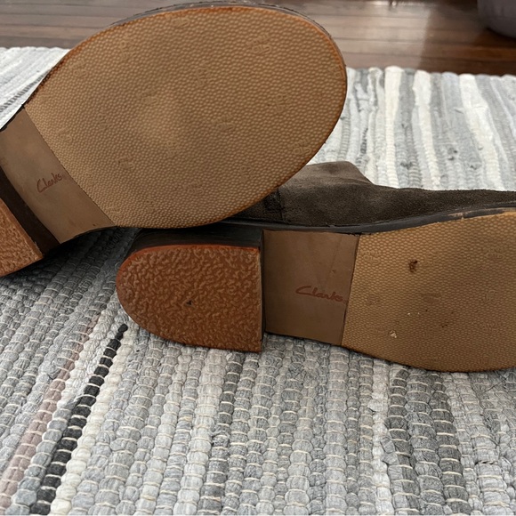 NWOT Brown Suede Ankle Boots - Picture 9 of 9